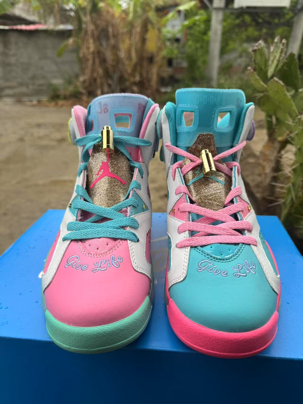 Air Jordan 6 Retro – Mismatched Pink, Turquoise & White