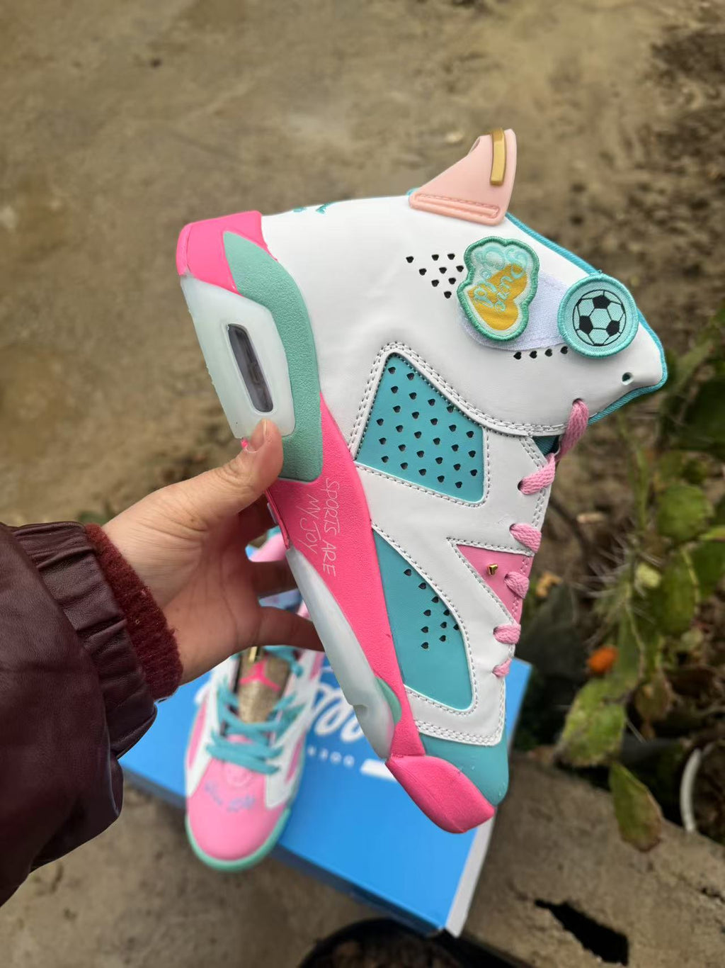 Air Jordan 6 Retro – Mismatched Pink, Turquoise & White